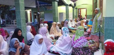 Pengajian Menjelang Buka Puasa di Masjid At Tauhid Citran
